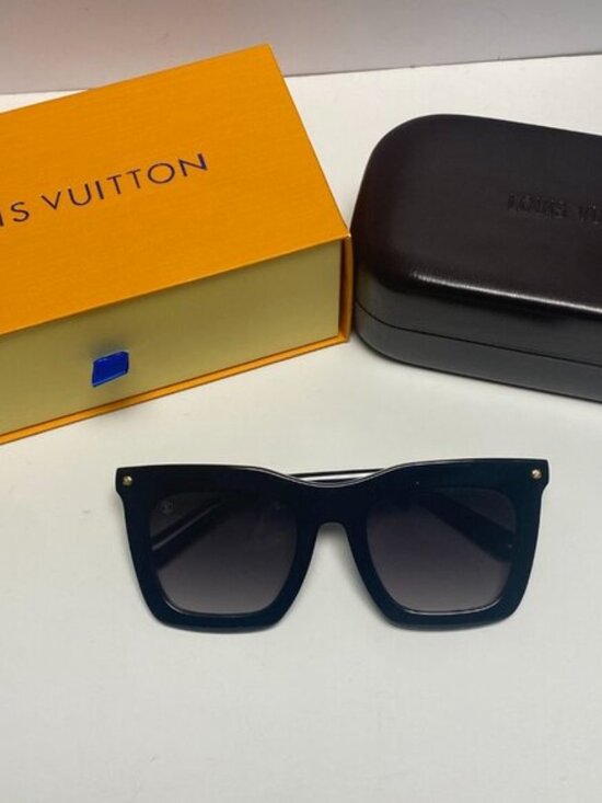 LV women\'s sunglasses main image 8